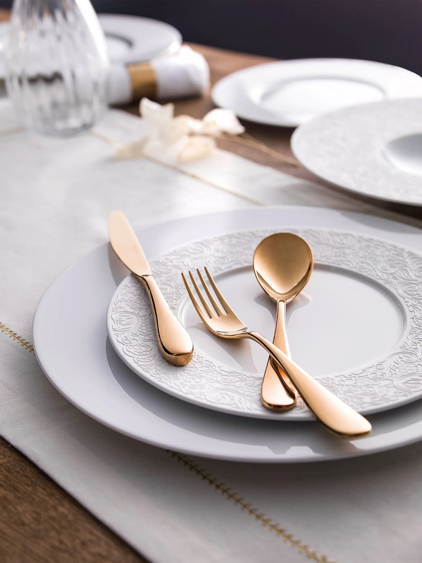 Elegant Porcelain Dinner Plate Set of 4 (L Couture)