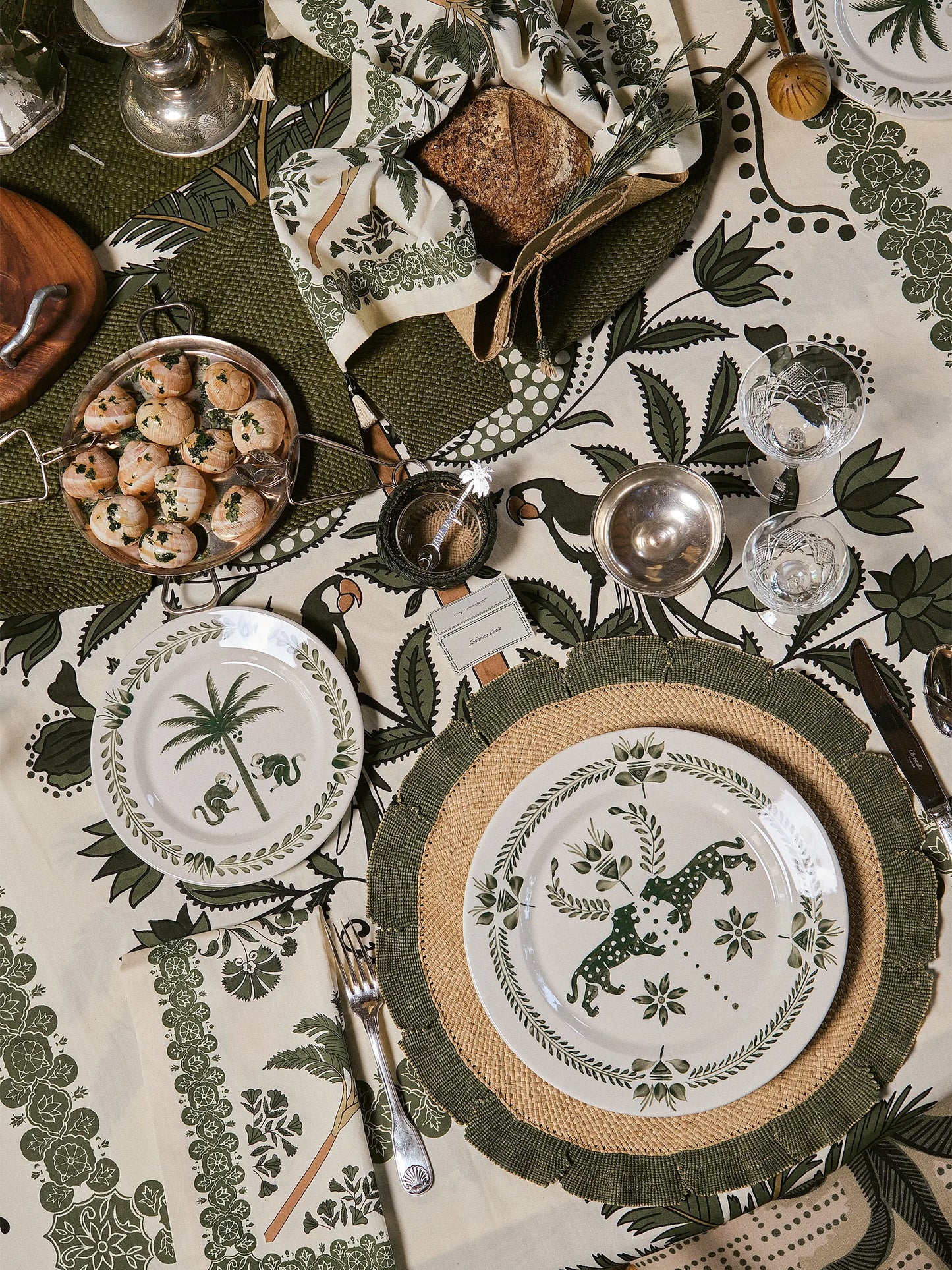 Saimiri Hand-Painted Ceramic Dessert Plate Set (2 Pieces)