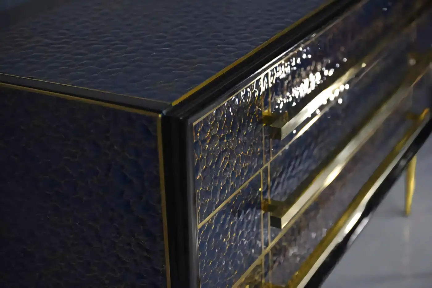 ANTIQUE SAPPHIRE BLUE MURANO GLASS CHEST OF DRAWERS WITH GOLD LEAF & BRASS