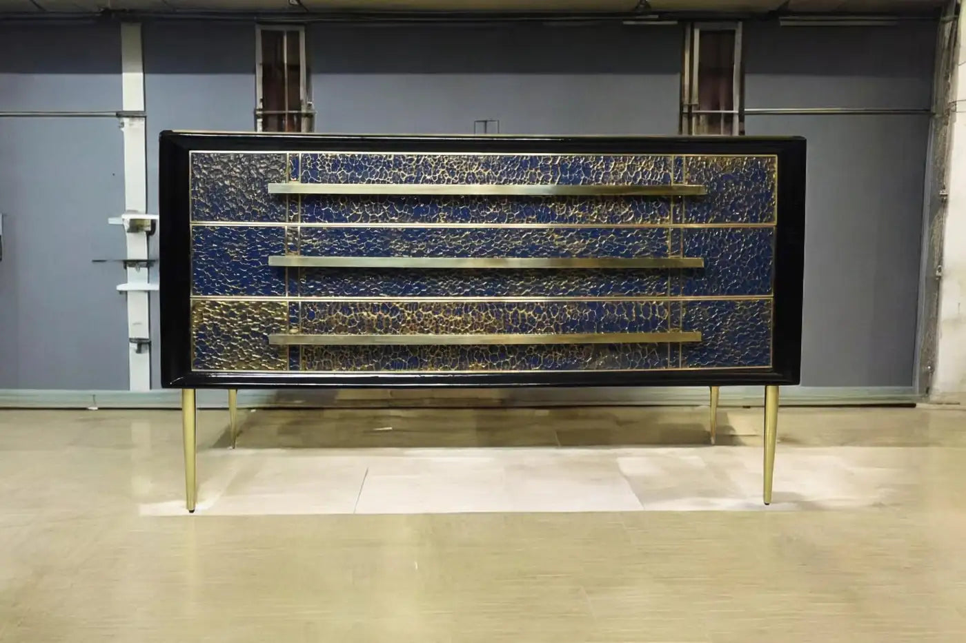 ANTIQUE SAPPHIRE BLUE MURANO GLASS CHEST OF DRAWERS WITH GOLD LEAF & BRASS