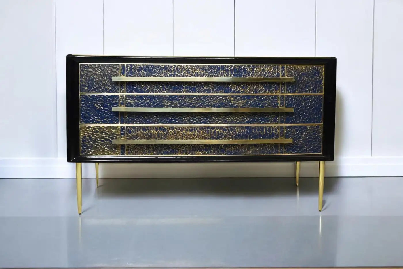 ANTIQUE SAPPHIRE BLUE MURANO GLASS CHEST OF DRAWERS WITH GOLD LEAF & BRASS