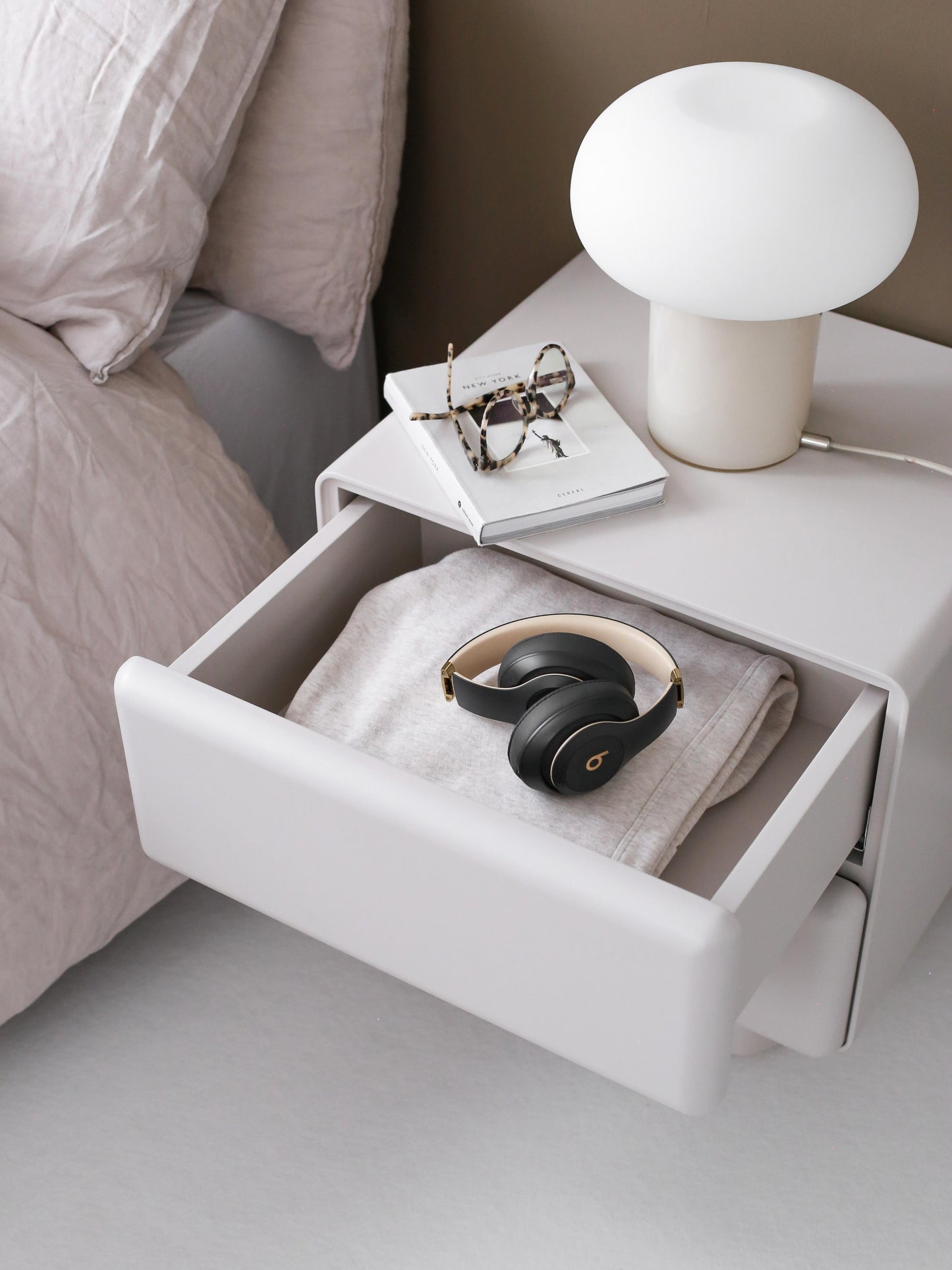 Tombul 2-Drawer Nightstand – Cloud Grey with Push-to-Open Mechanism