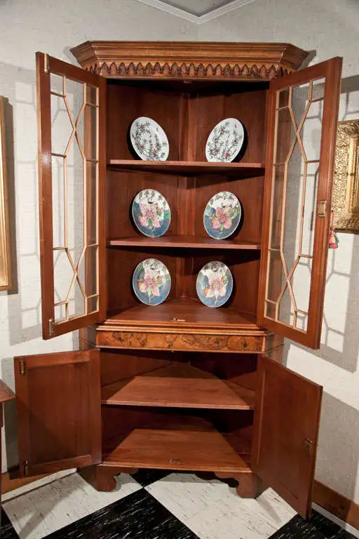 ENGLISH GLAZED DOOR CORNER CUPBOARD IN WALNUT – GEORGIAN STYLE