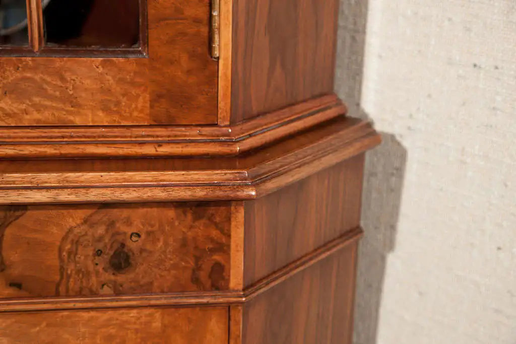 ENGLISH GLAZED DOOR CORNER CUPBOARD IN WALNUT – GEORGIAN STYLE