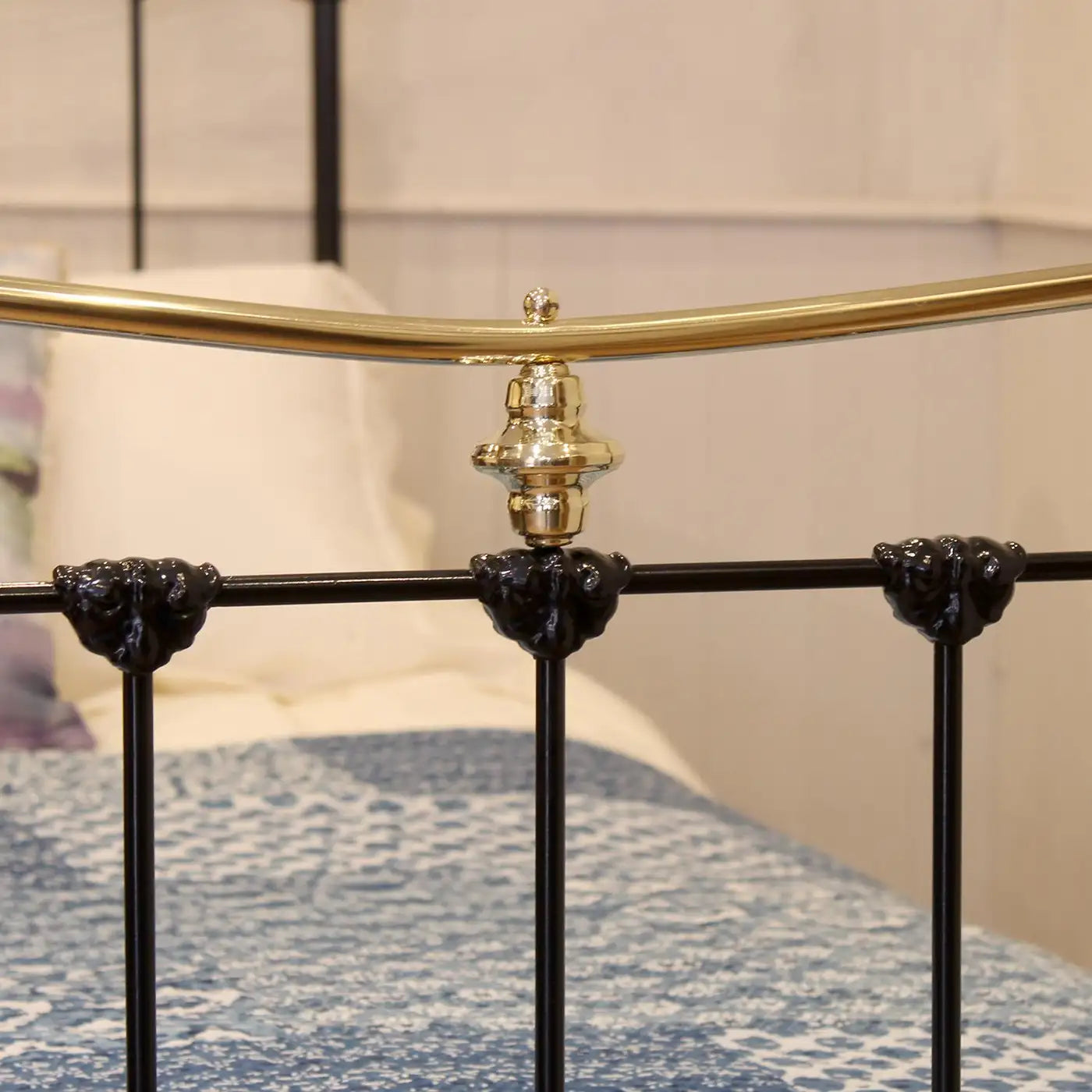 Traditional Single Victorian Brass and Iron Antique Bed in Black