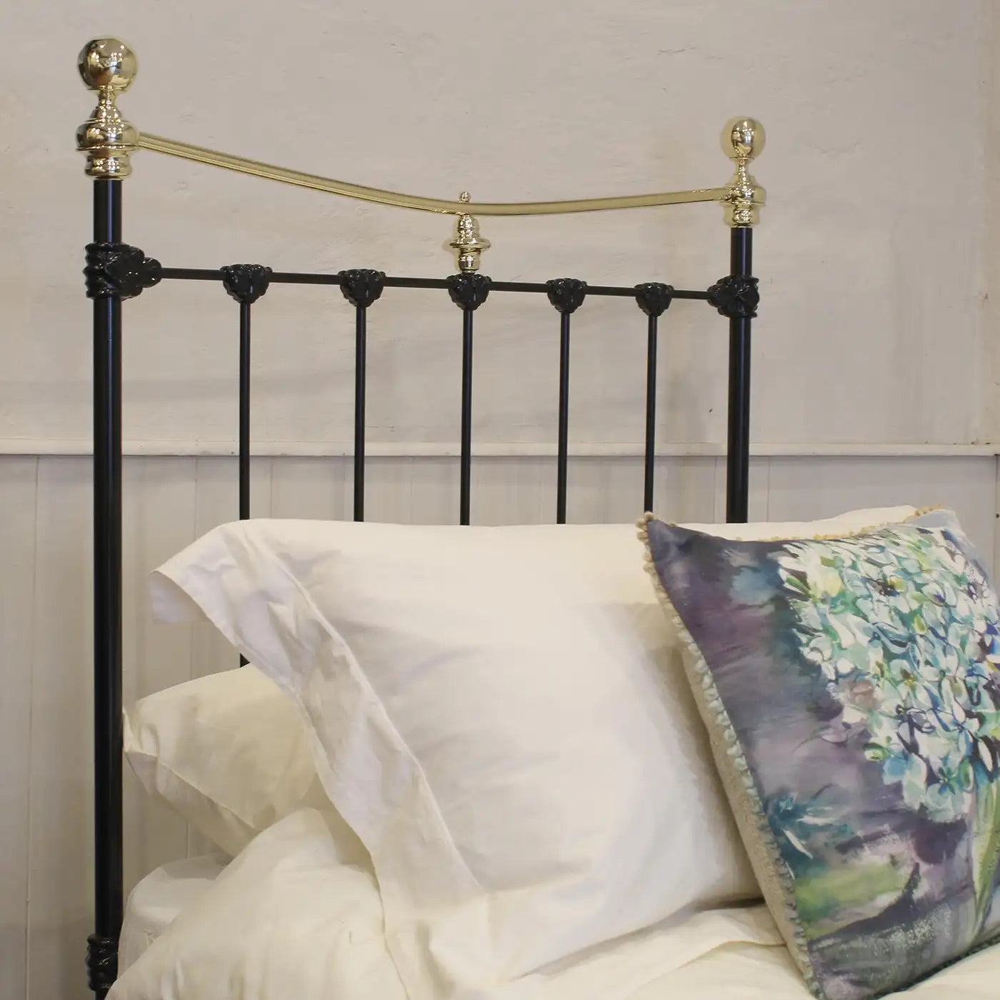 Traditional Single Victorian Brass and Iron Antique Bed in Black