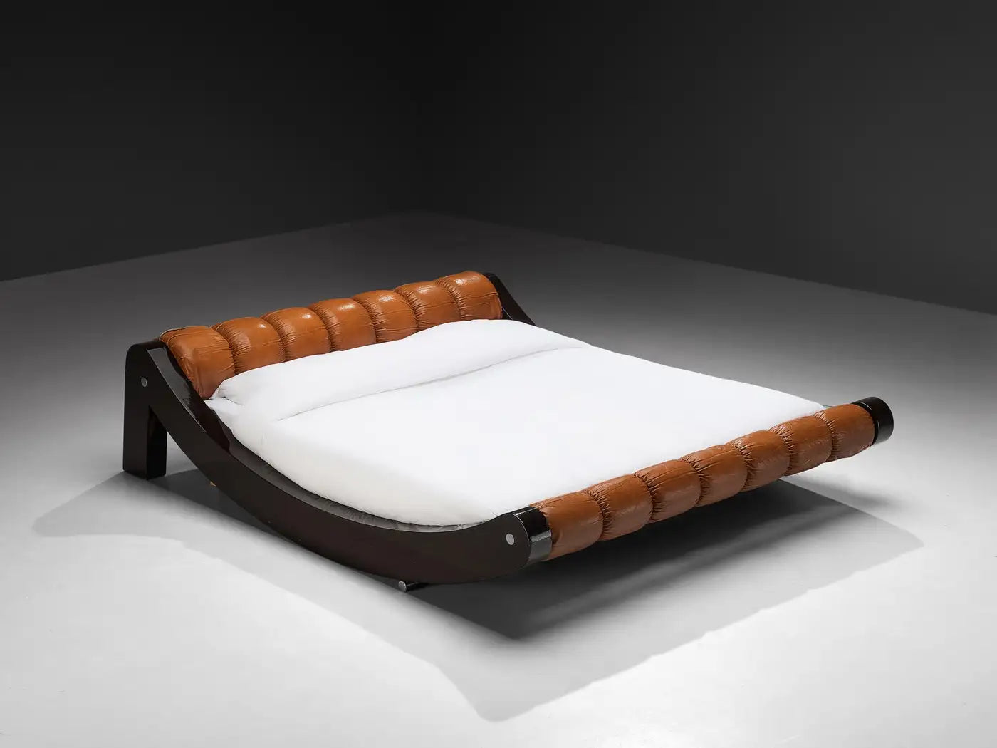 Benatti 'Boomerang' Queen Bed in Cognac Leather and Brown Lacquered Wood