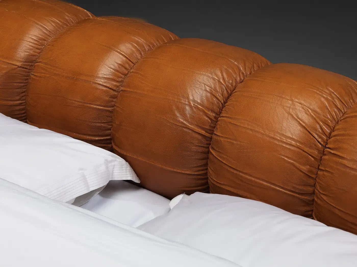 Benatti 'Boomerang' Queen Bed in Cognac Leather and Brown Lacquered Wood