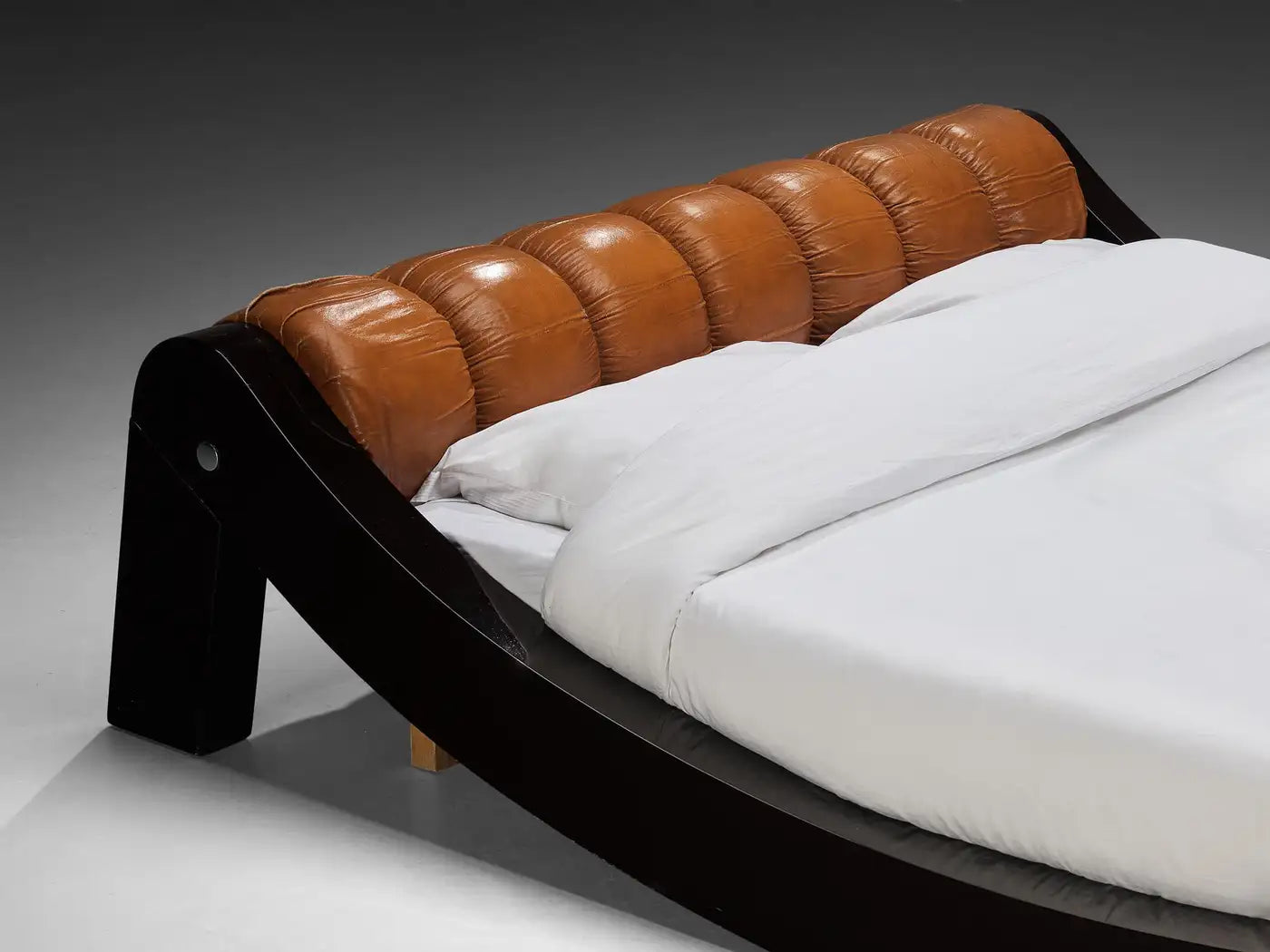 Benatti 'Boomerang' Queen Bed in Cognac Leather and Brown Lacquered Wood