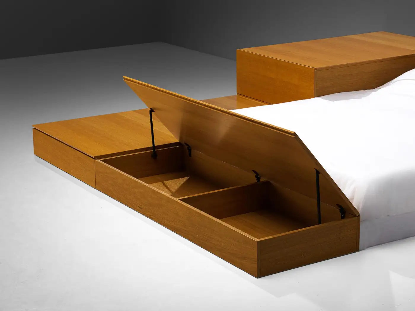 'Tuttoletto' Queen Bed in Oak