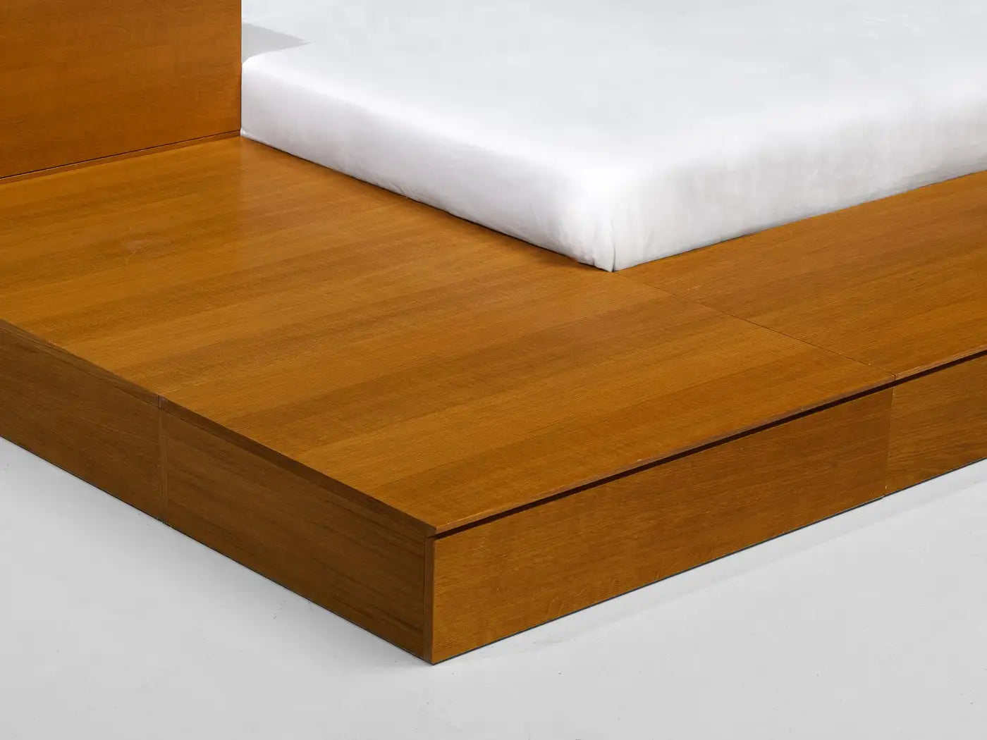 'Tuttoletto' Queen Bed in Oak