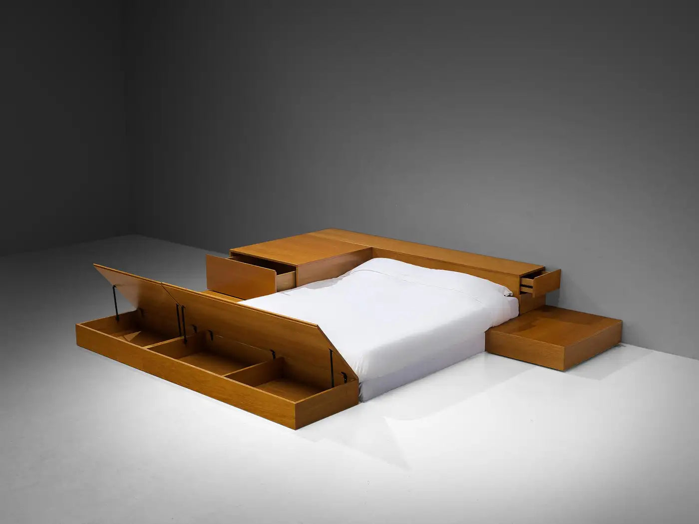 'Tuttoletto' Queen Bed in Oak