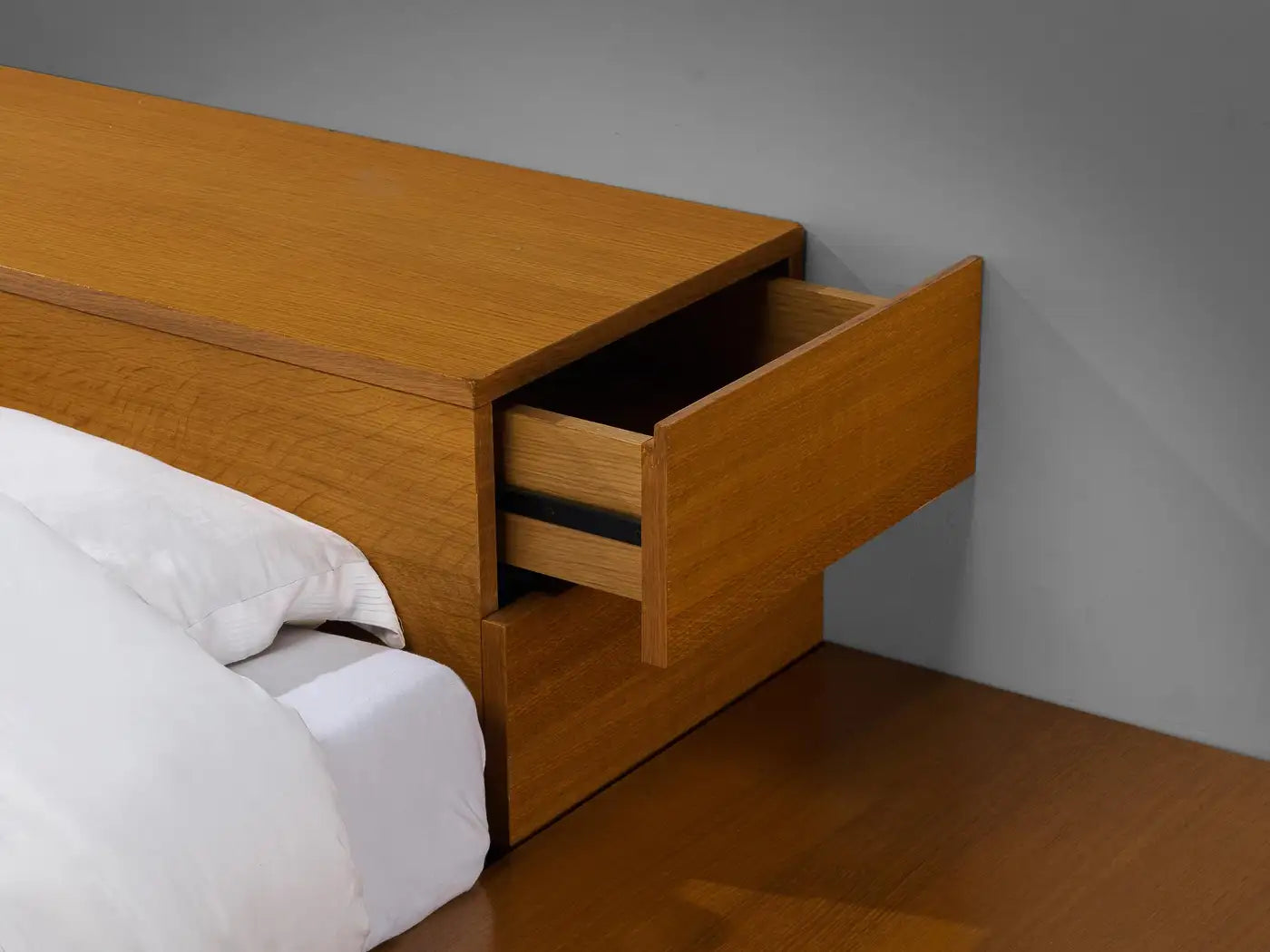 'Tuttoletto' Queen Bed in Oak