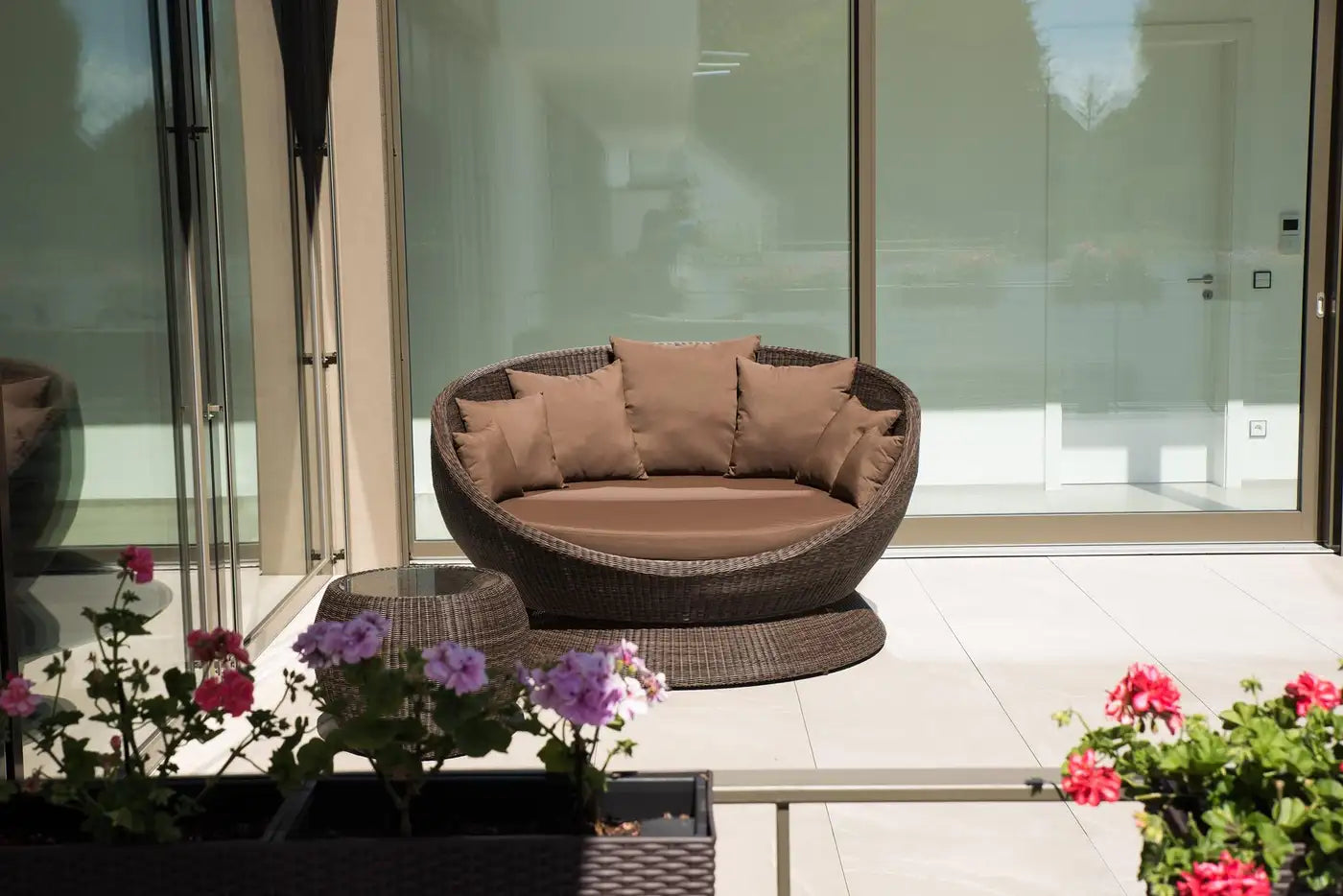 360° Rotating Scoop Daybed Outdoor Lounger