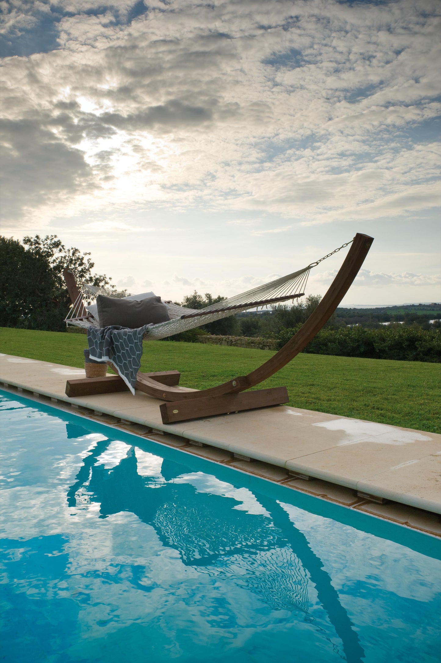 Amanda Hammock Outdoor Collection – Free-Standing Hammock with Wood or Steel Base