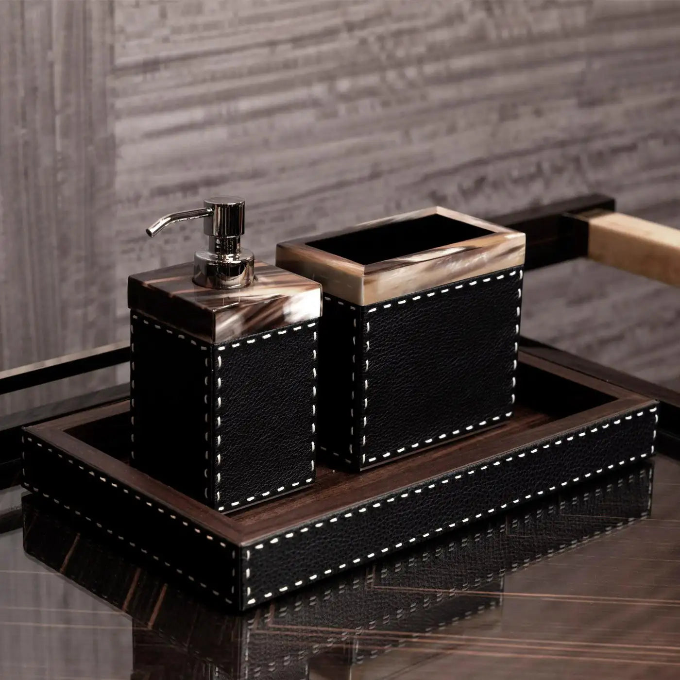 Berenice Bathroom Set in Leather with Corno Italiano Inlays, Mod. 4495-4496-4497