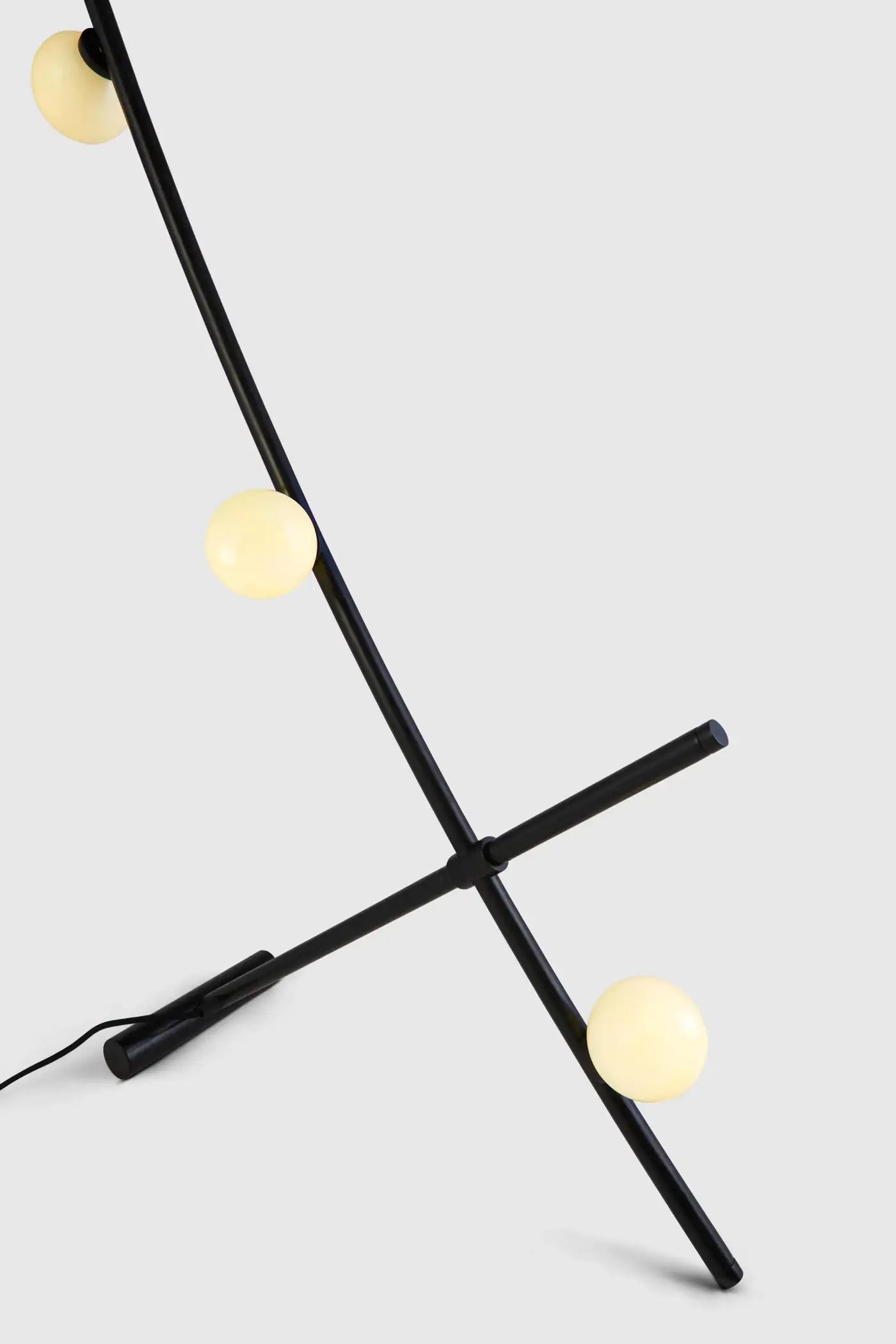 Comet Floor in Black