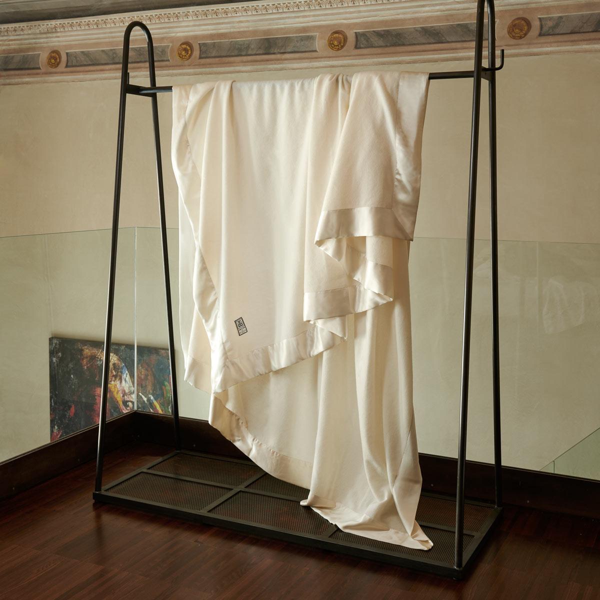 Hollywood Ava Luxury Lambswool & Cashmere Blanket with Silk Border