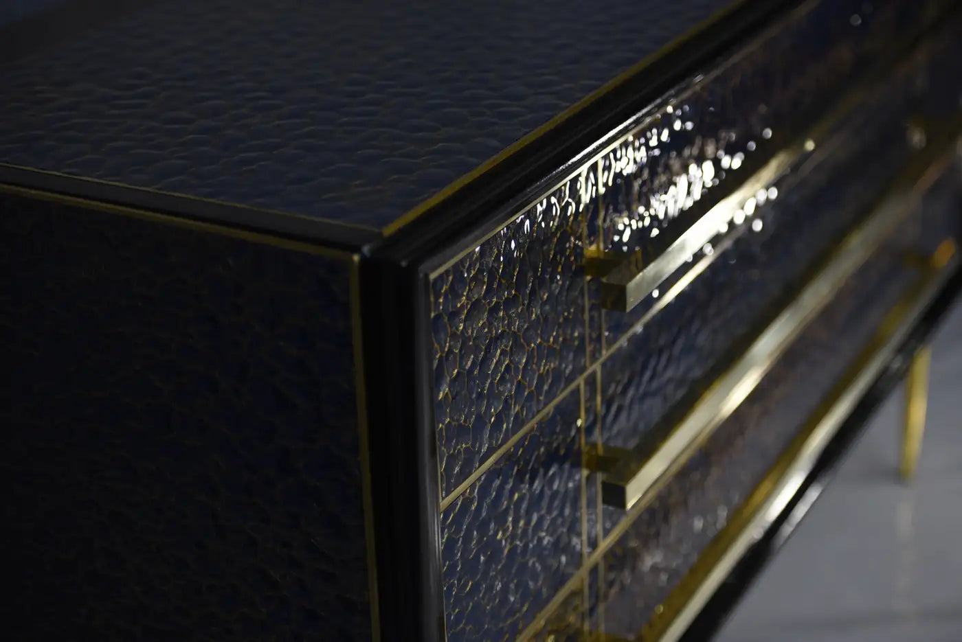 ANTIQUE SAPPHIRE BLUE MURANO GLASS CHEST OF DRAWERS WITH GOLD LEAF & BRASS