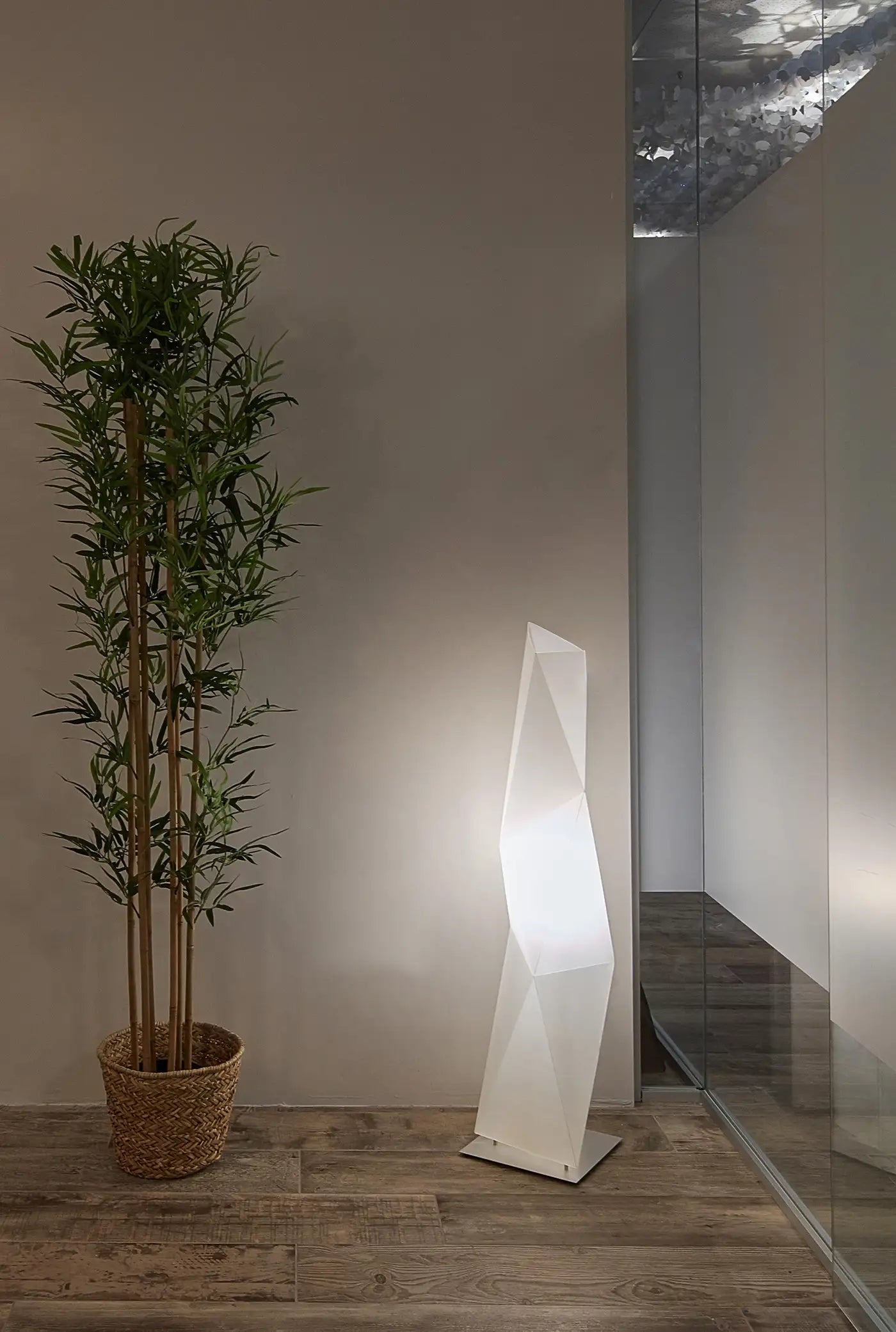 Diamond Floor Light Large in White