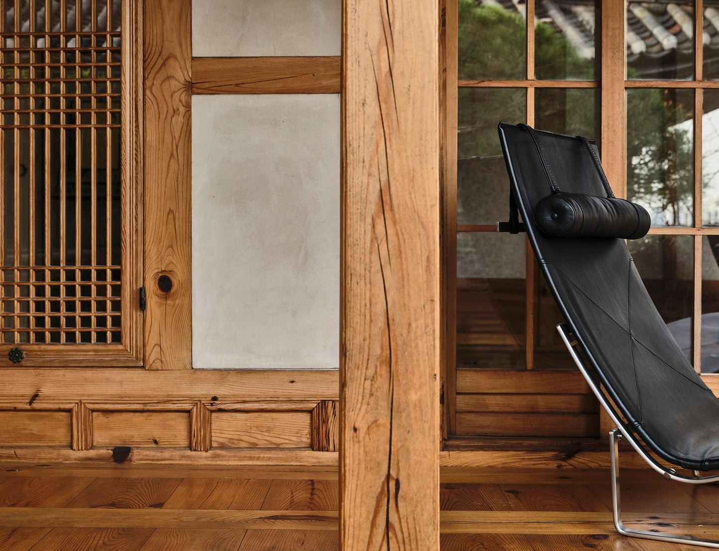 Poul Kjærholm PK24 Lounge Chair in Aura Leather – Fritz Hansen