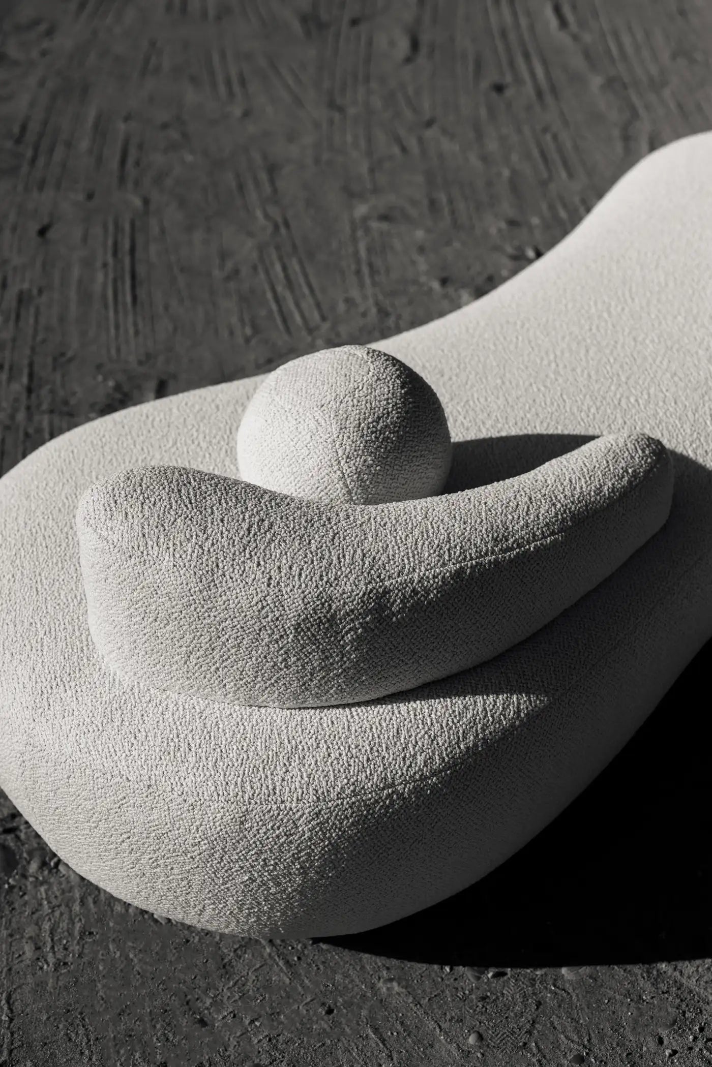 Mid-Century Modern Conchula Daybed in White Bouclé