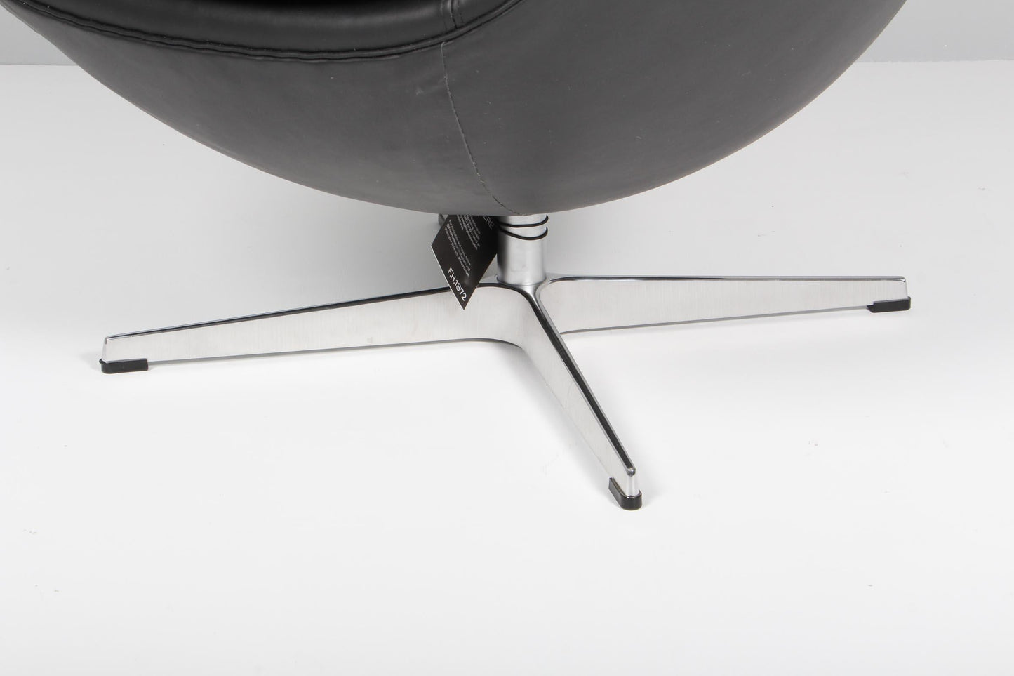 Set of Egg Lounge Chairs – Black Aniline Leather, Iconic Design