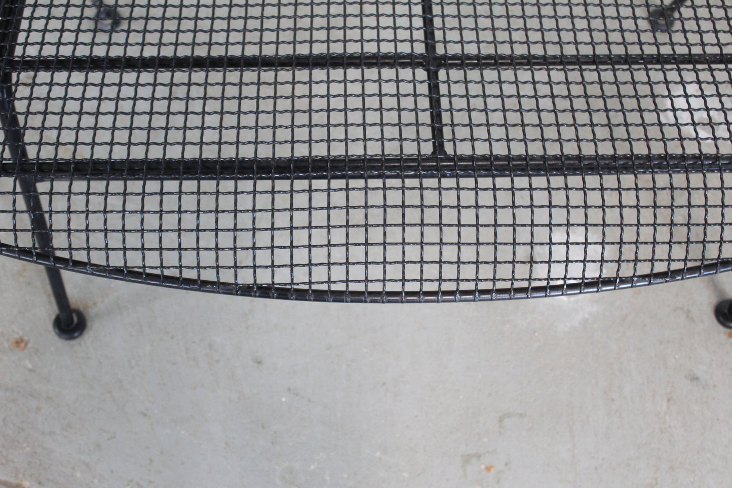 Mid-Century Modern Sculptura-Style Outdoor Mesh Iron Bench – Black