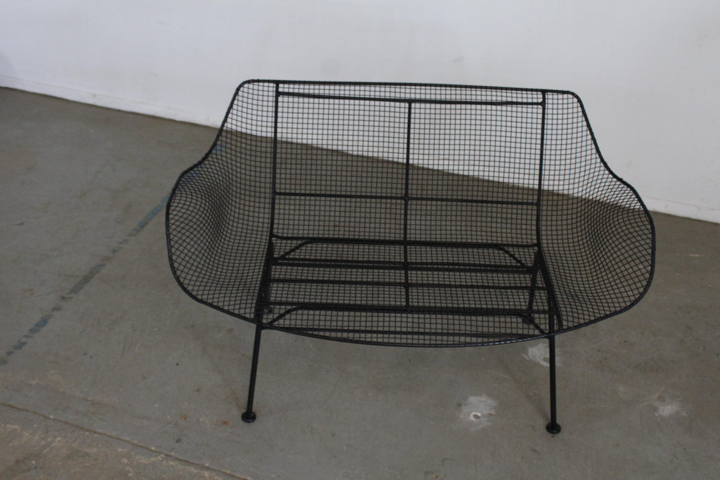 Mid-Century Modern Sculptura-Style Outdoor Mesh Iron Bench – Black