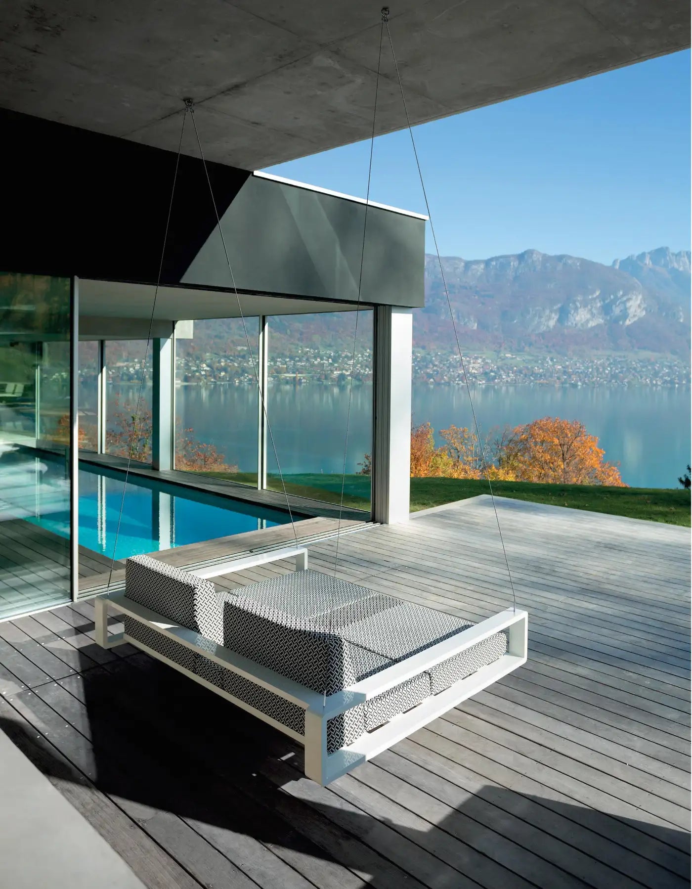 Kama Swing Bed
