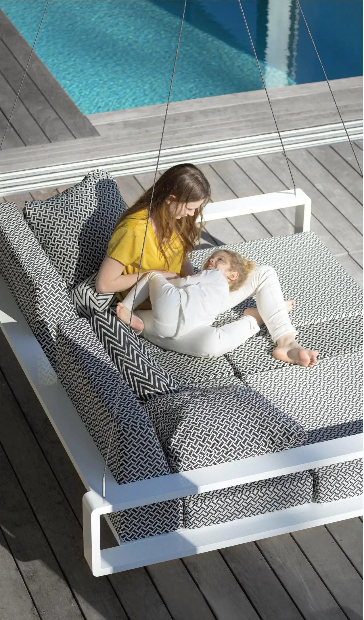 Kama Swing Bed