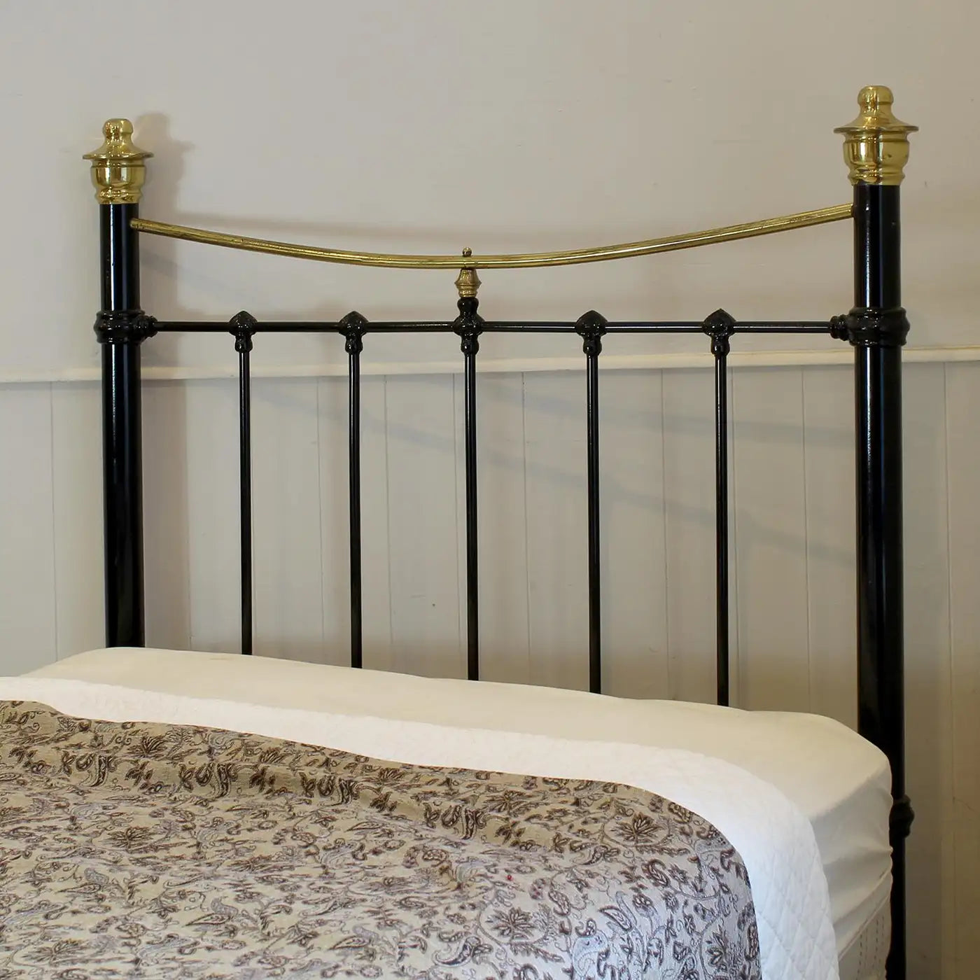 Large Single Black Antique Bed MS77