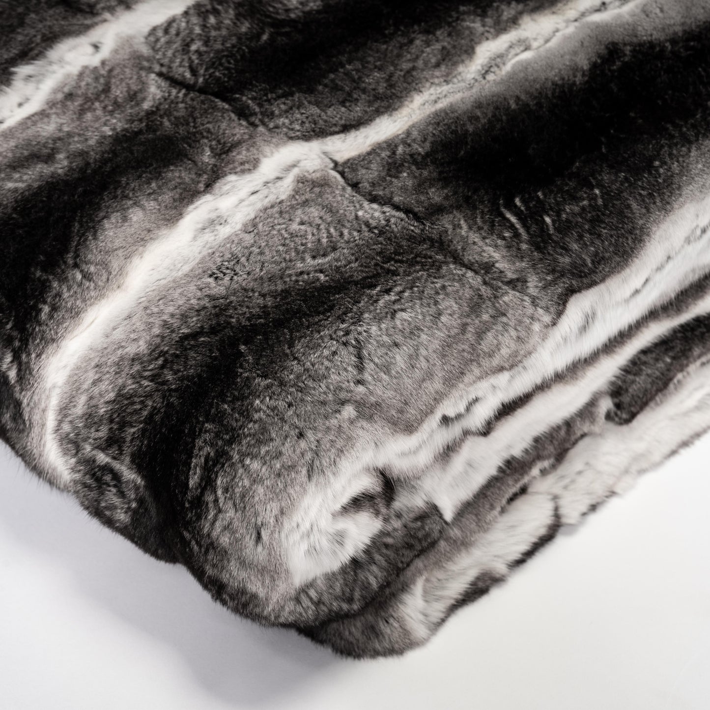 Luxury Real Chinchilla Throw Blanket – Handcrafted in Italy with Silk Lining