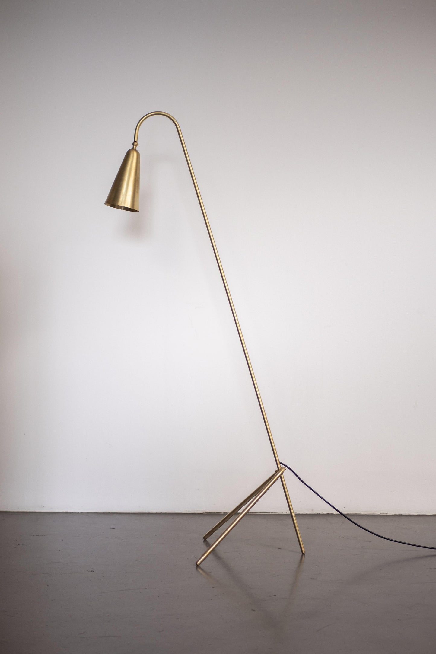 Natural Brass Contemporary-Modern Floor Lamp Handcrafted in Italy