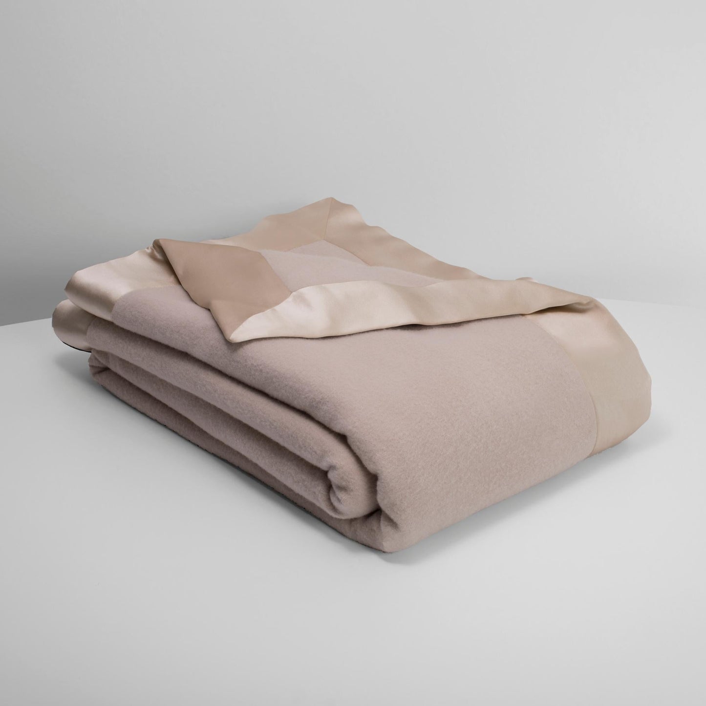 Hollywood Ava Luxury Lambswool & Cashmere Blanket with Silk Border