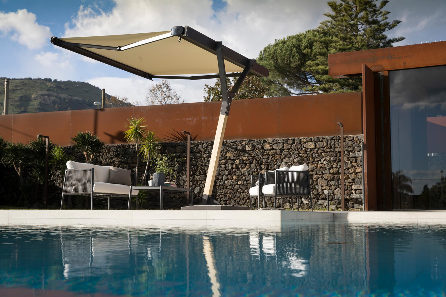 Salento Contemporary Outdoor Parasol with Lateral Support Pole