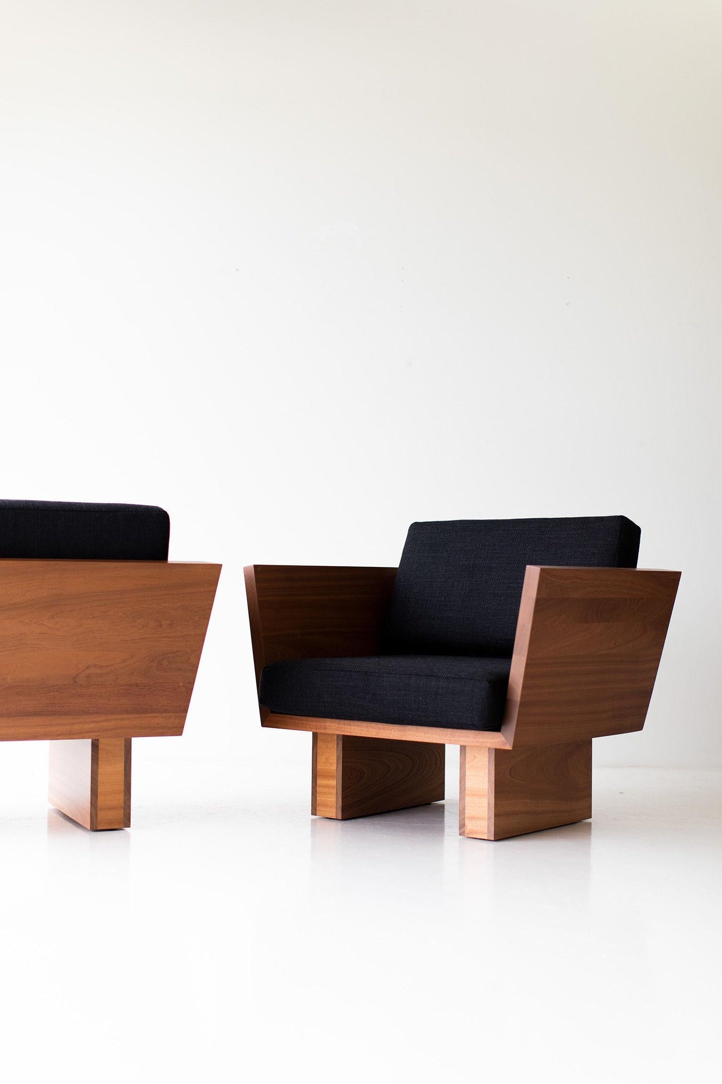 Suelo Outdoor Modern Lounge Chair – Solid Mahogany Frame