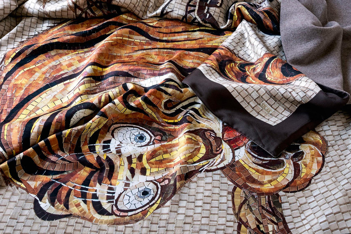 Tiger Bedcover Blanket Silk Cashmere & Wool Luxury Italian Design