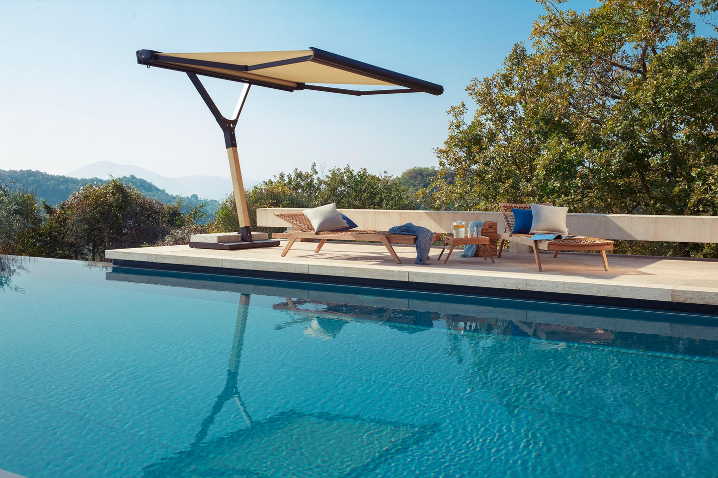Salento Contemporary Outdoor Parasol with Lateral Support Pole