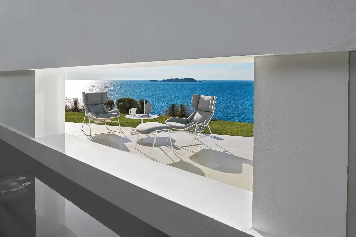 Summerset Outdoor Lounge Set: 2 Armchairs and Coffee Table
