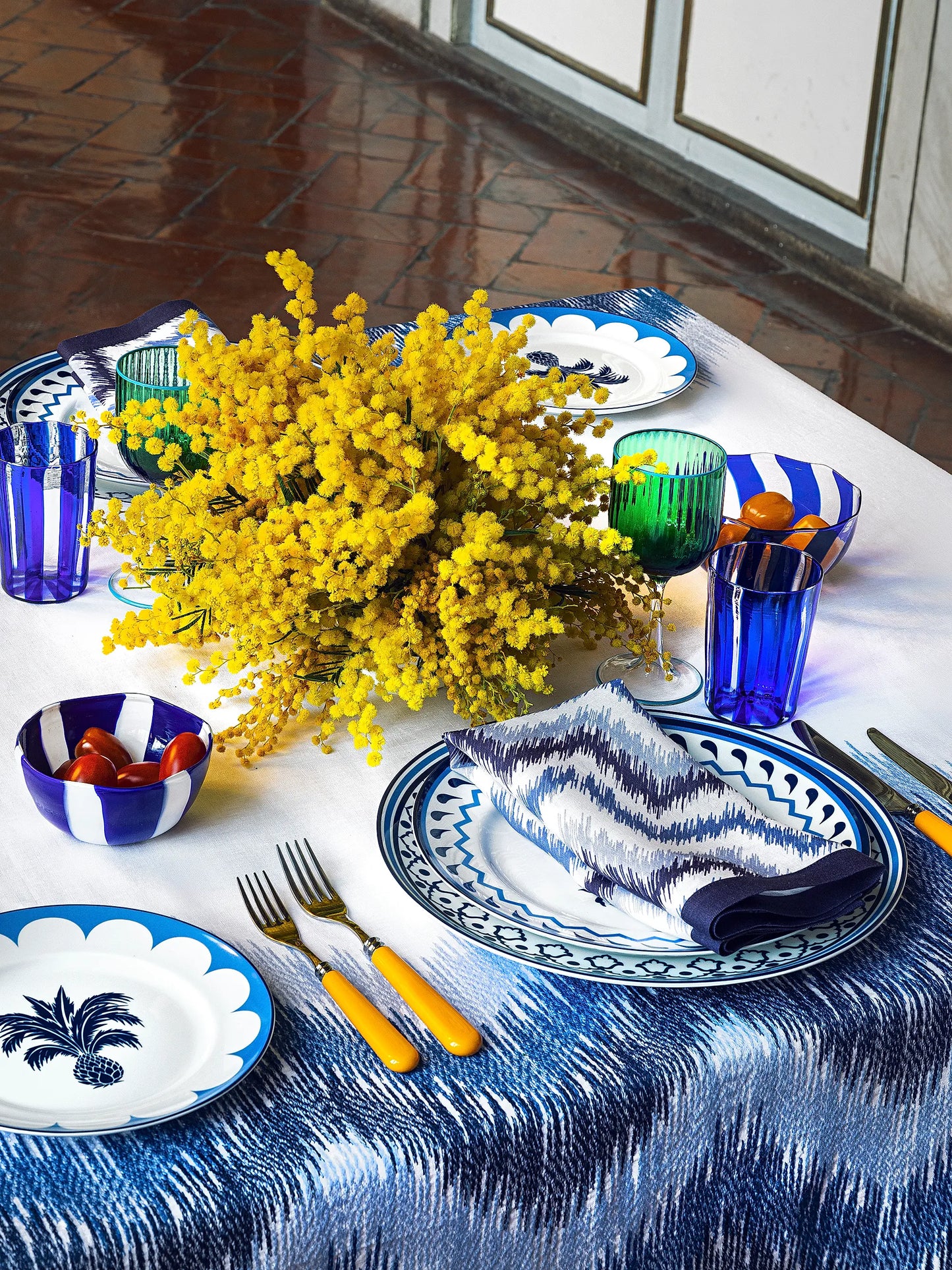 Jaipur Porcelain Charger Plate (Pink & Blue)