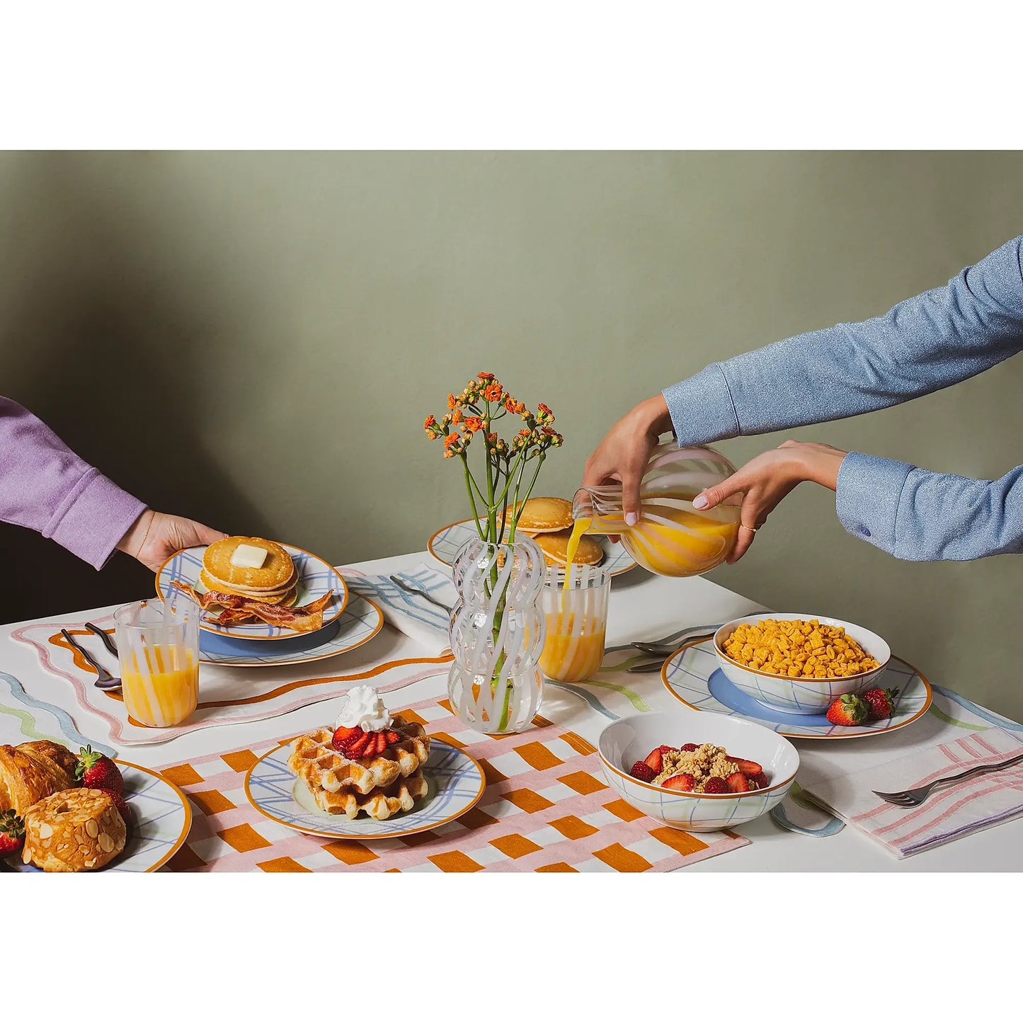 Grid Pattern Porcelain Dinner Plate Set (4-Piece)