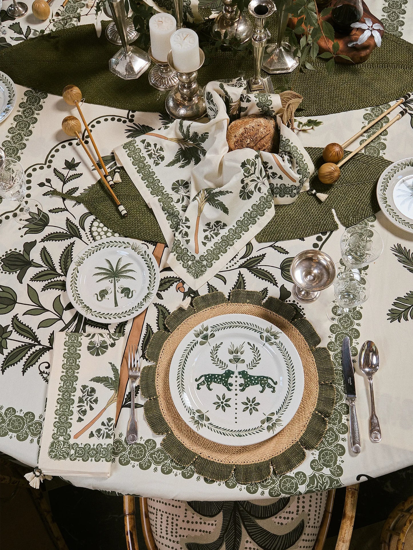 Saimiri Hand-Painted Ceramic Dessert Plate Set (2 Pieces)