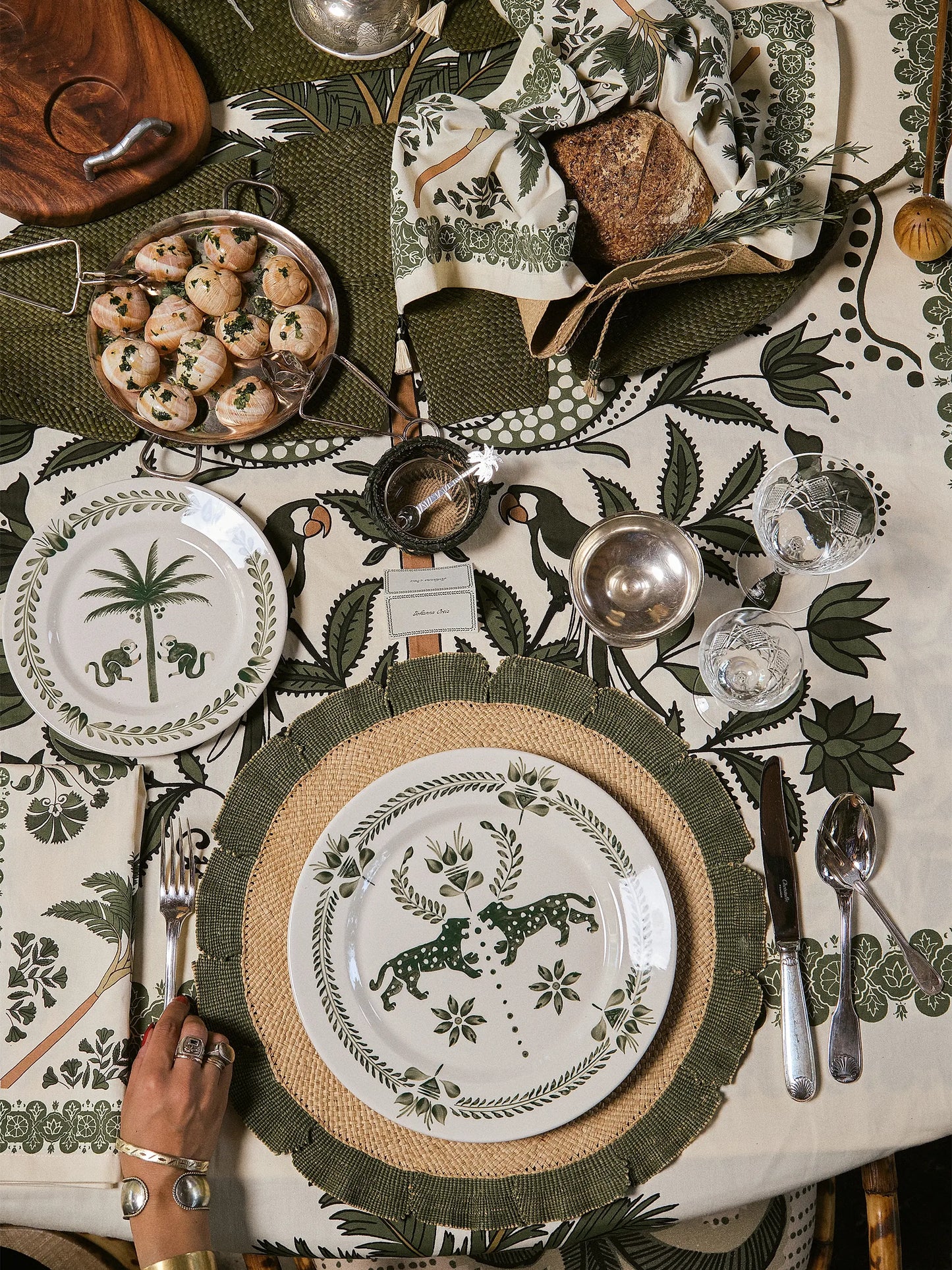 Saimiri Hand-Painted Ceramic Dessert Plate Set (2 Pieces)