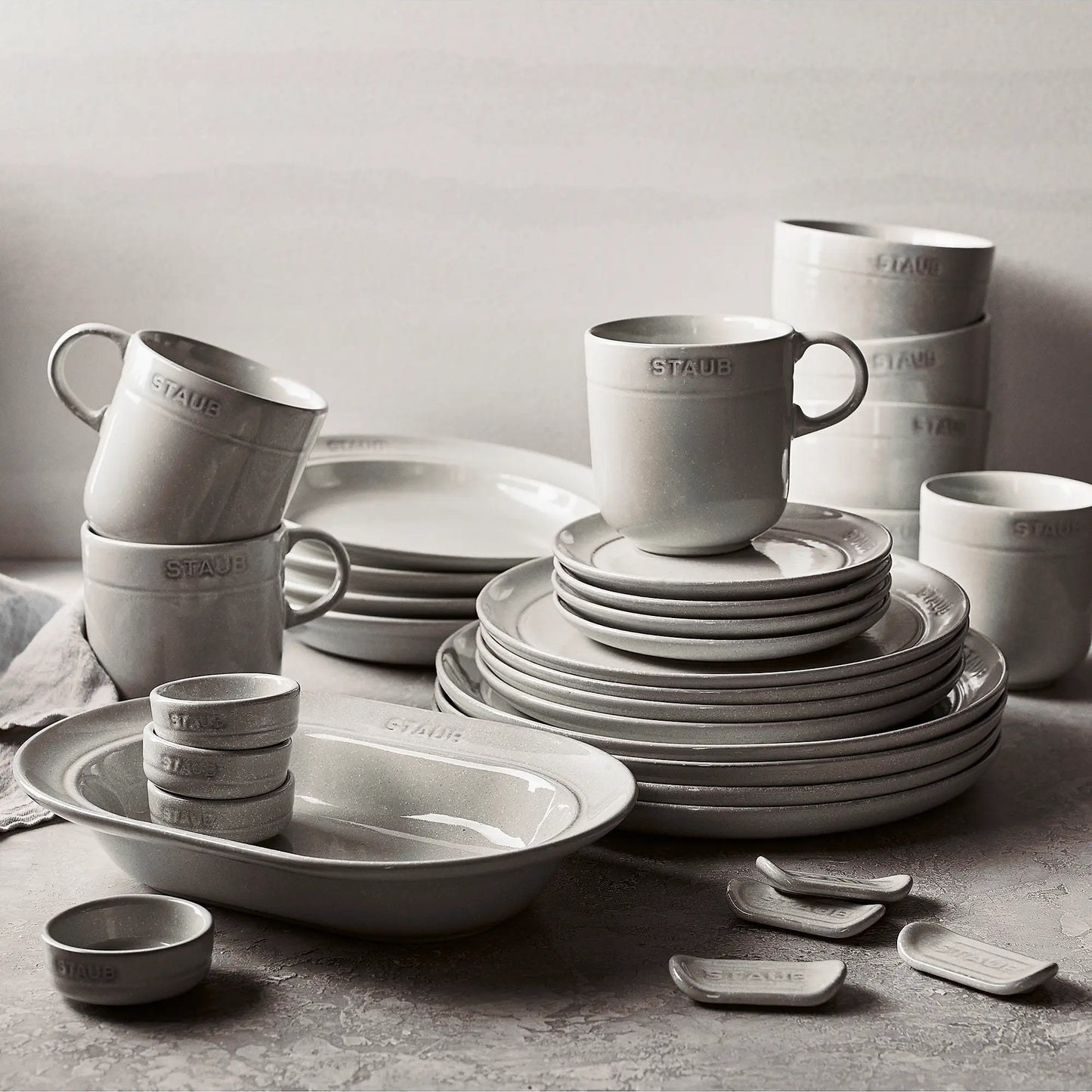 Ceramic Dinner Plate Set (4 × 10″)