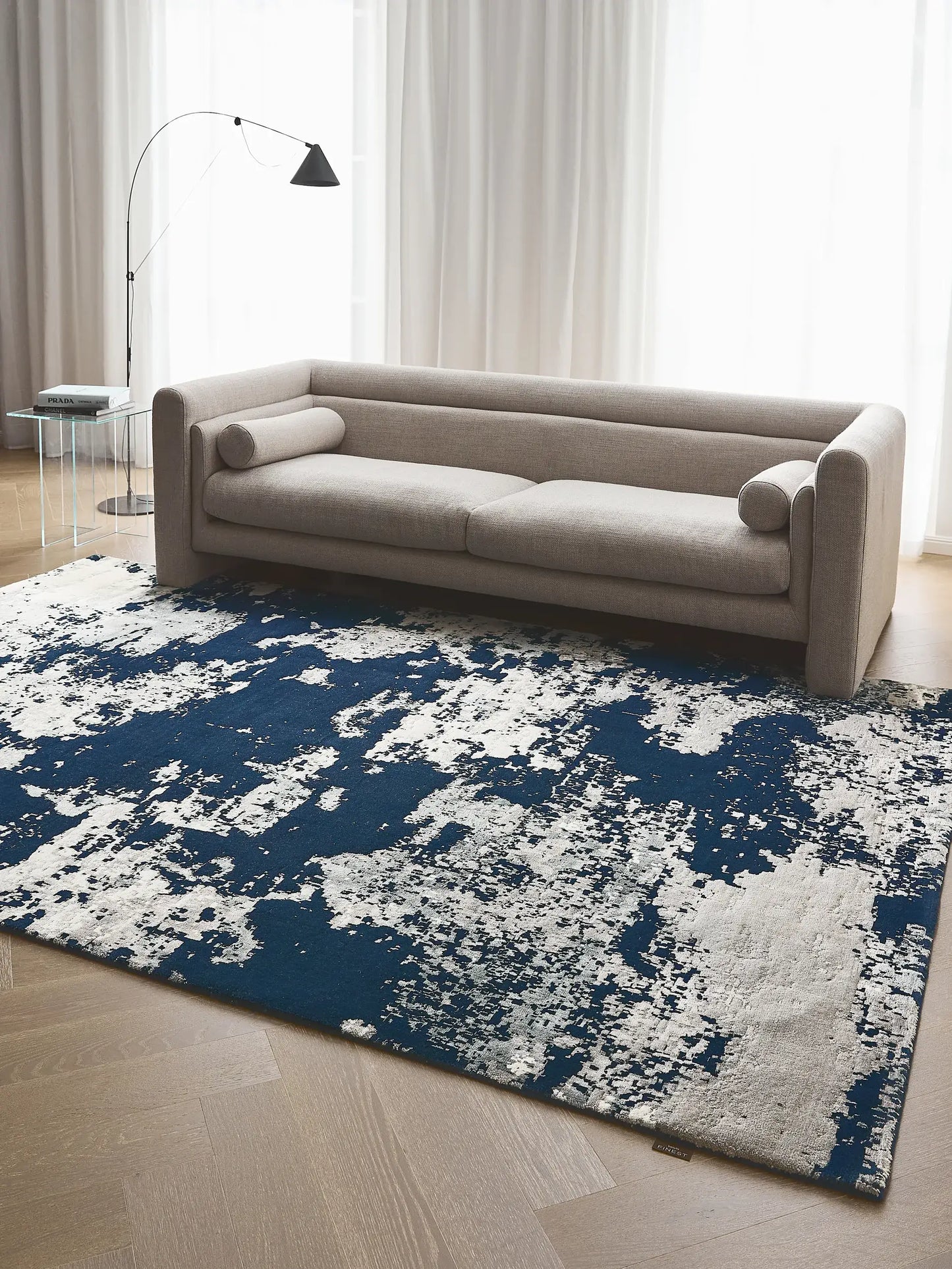 Elegant Blue Wool-Viscose Machine-Woven Rug