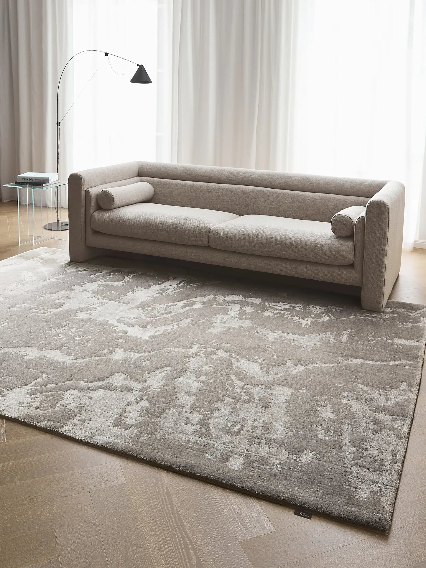 Stylish Grey Viscose & Wool Rug