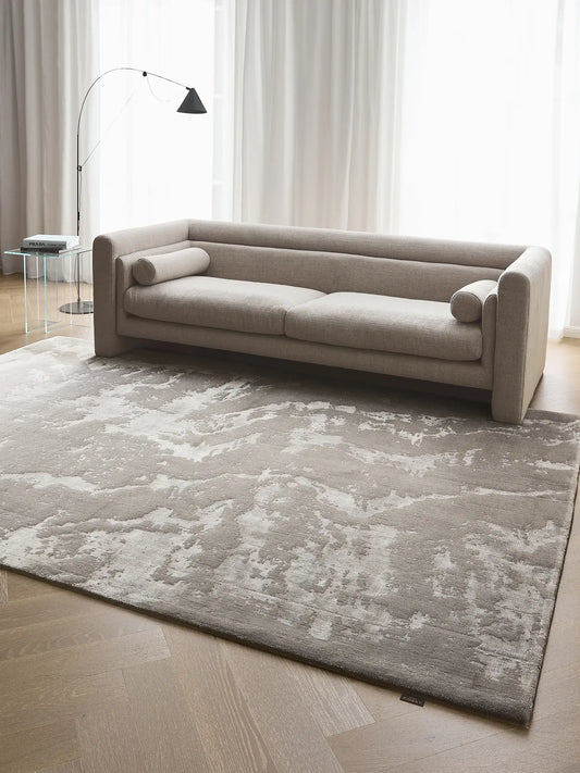 Stylish Grey Viscose & Wool Rug