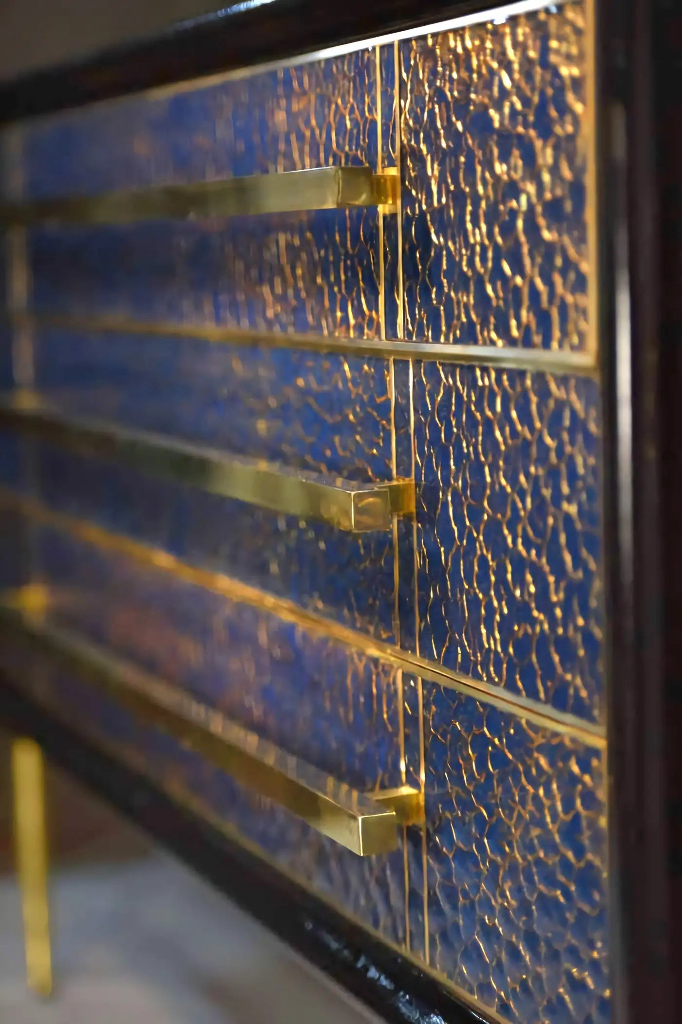 ANTIQUE SAPPHIRE BLUE MURANO GLASS CHEST OF DRAWERS WITH GOLD LEAF & BRASS