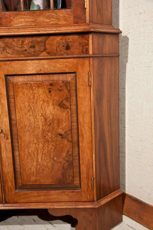 ENGLISH GLAZED DOOR CORNER CUPBOARD IN WALNUT – GEORGIAN STYLE
